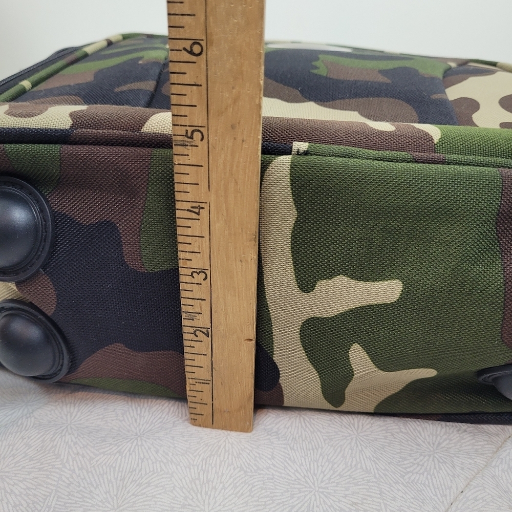 Rockland Small Carryon Travel Bag Green Camo Outside Zip Pockets Shoulder Strap - Picture 6 of 10